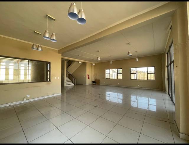 667M² WAREHOUSE TO LET IN HALFWAY HOUSE